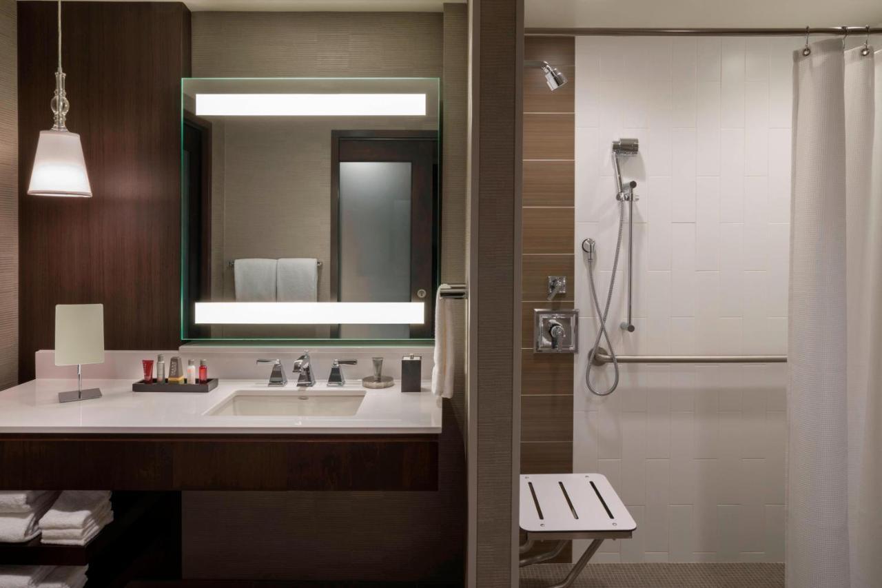 Buffalo Marriott at LECOM HARBORCENTER Esterno foto