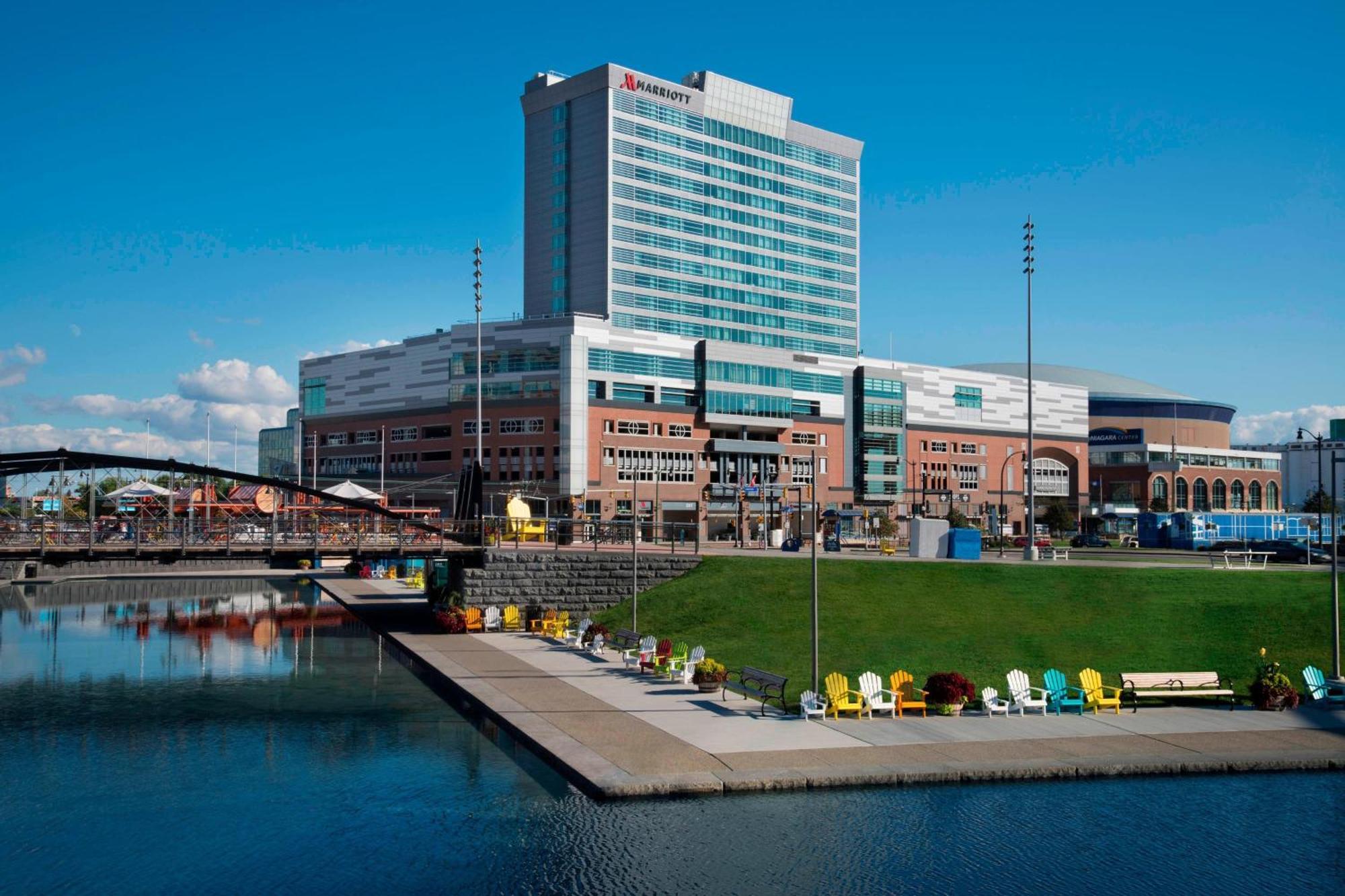 Buffalo Marriott at LECOM HARBORCENTER Esterno foto