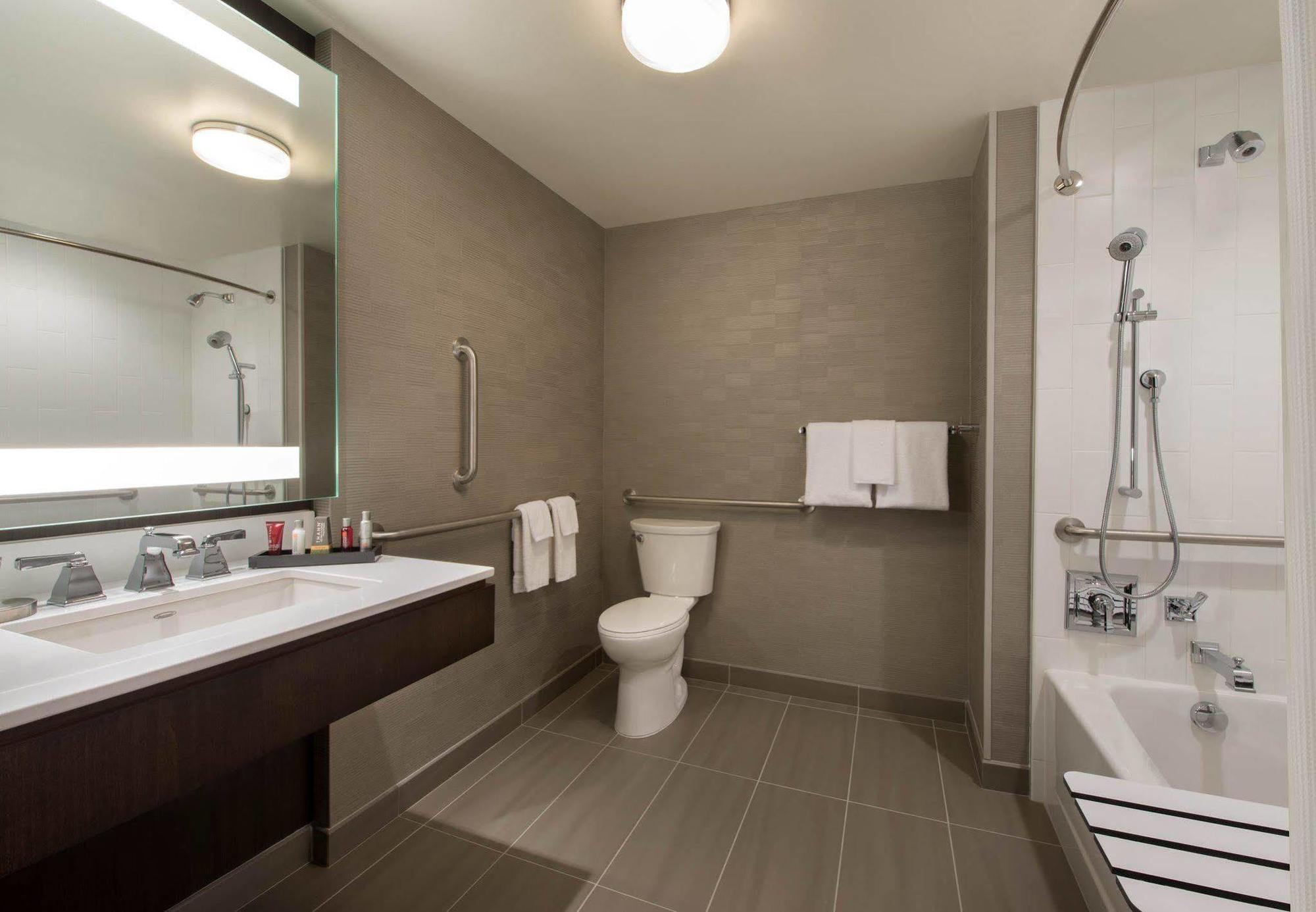 Buffalo Marriott at LECOM HARBORCENTER Esterno foto