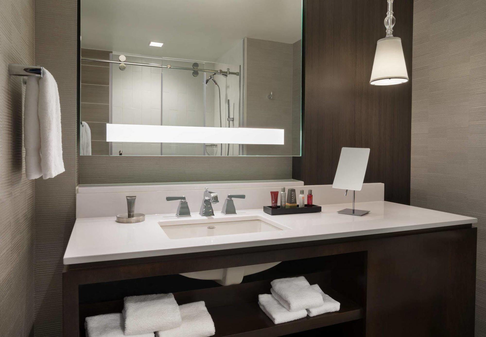Buffalo Marriott at LECOM HARBORCENTER Esterno foto