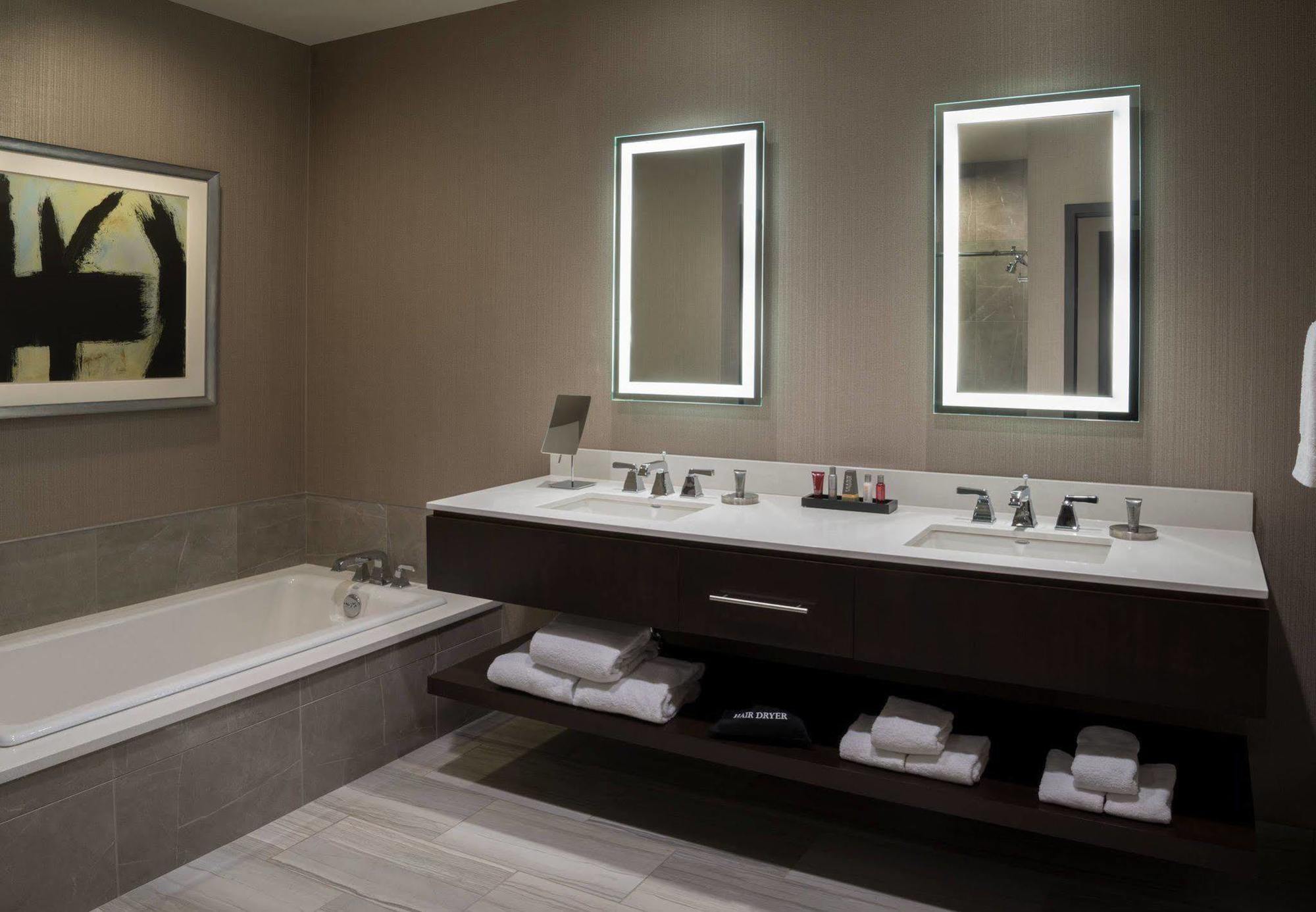 Buffalo Marriott at LECOM HARBORCENTER Esterno foto